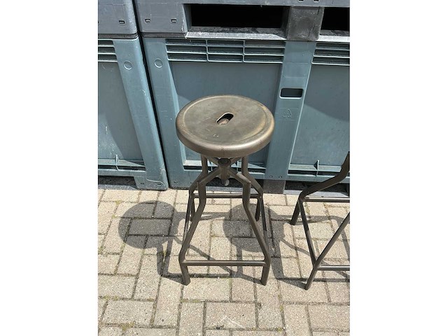 “de arend” vintage industriële machinistkruk (2x) - afbeelding 2 van  8