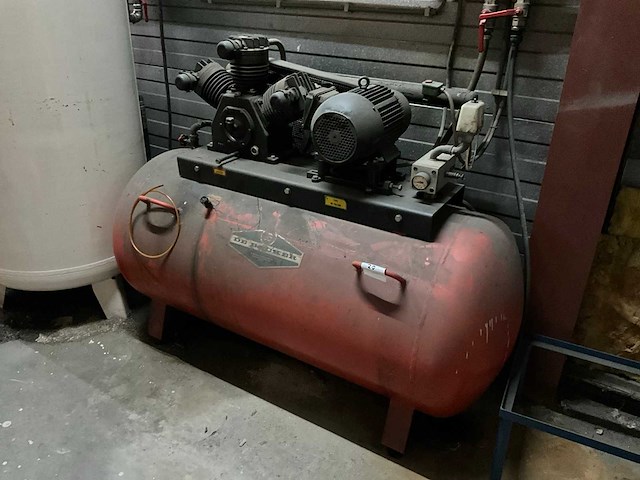 De backer vb 750/500 zuigercompressor - afbeelding 1 van  2
