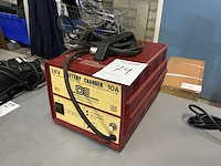 De drie electronics 24v 10a acculader