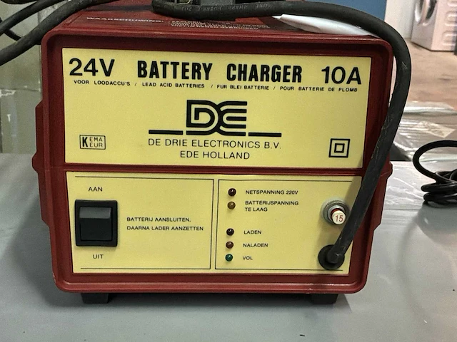 De drie electronics 24v 10a acculader - afbeelding 2 van  3