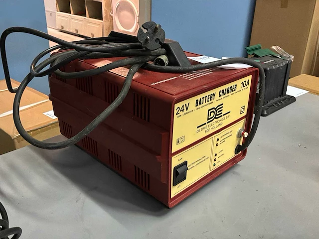 De drie electronics 24v 10a acculader - afbeelding 3 van  3