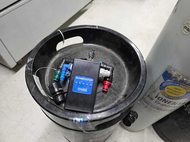 De-ionistie vat met meter t.b.v. edm (3x) - afbeelding 2 van  5