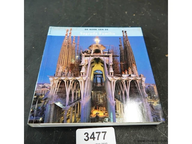 De kerk van de sagrade familia - afbeelding 1 van  5