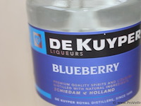 De kuyper blueberry likeur - 70 cl - winkelverkoopprijs € 10.95 - afbeelding 2 van  3
