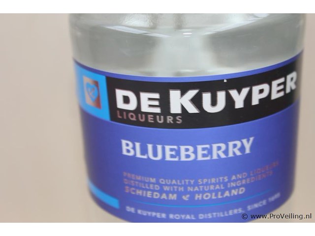 De kuyper blueberry likeur - 70 cl - winkelverkoopprijs € 10.95 - afbeelding 2 van  3