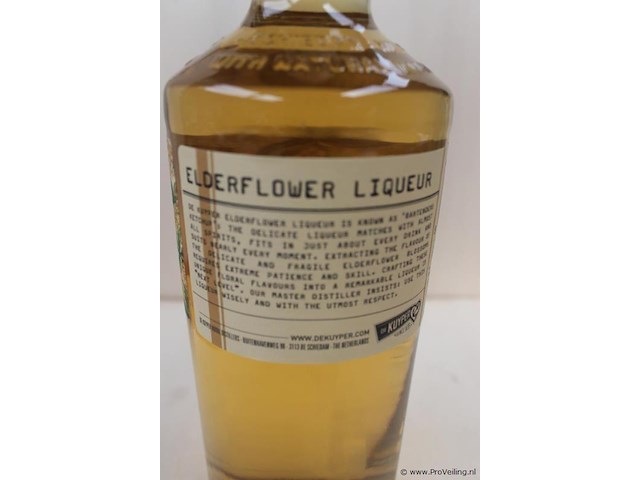 De kuyper elderflower likeur - 70 cl - winkelverkoopprijs € 13.95 - afbeelding 2 van  3