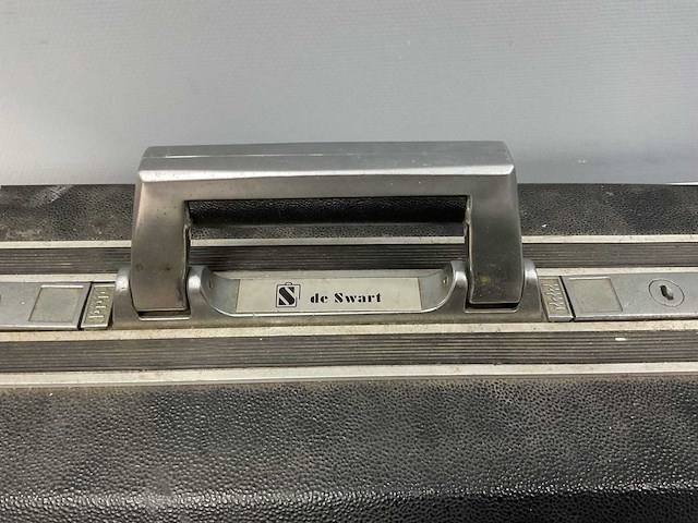 De swart gereedschapskoffer - afbeelding 3 van  4