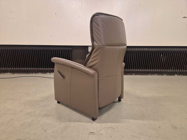 De toekomst - fiesta - relaxfauteuil - sta-op stoel - arm chair - afbeelding 3 van  11