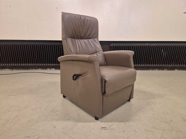 De toekomst - fiesta - relaxfauteuil - sta-op stoel - arm chair - afbeelding 1 van  11