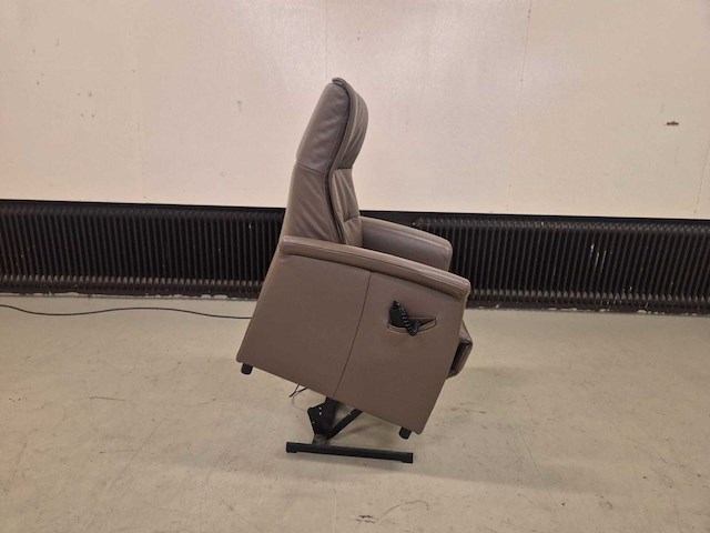 De toekomst - fiesta - relaxfauteuil - sta-op stoel - arm chair - afbeelding 5 van  11