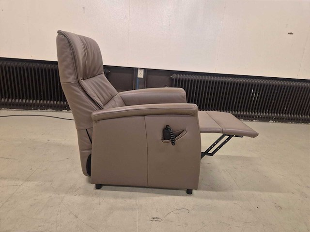 De toekomst - fiesta - relaxfauteuil - sta-op stoel - arm chair - afbeelding 9 van  11