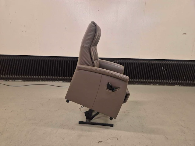 De toekomst - fiesta - relaxfauteuil - sta op stoel - arm chair - afbeelding 1 van  11