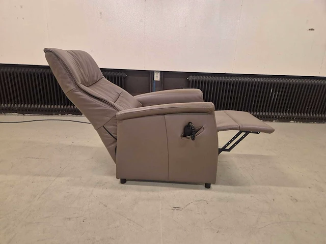 De toekomst - fiesta - relaxfauteuil - sta op stoel - arm chair - afbeelding 5 van  11