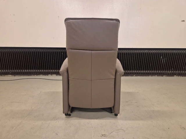 De toekomst - fiesta - relaxfauteuil - sta op stoel - arm chair - afbeelding 9 van  11