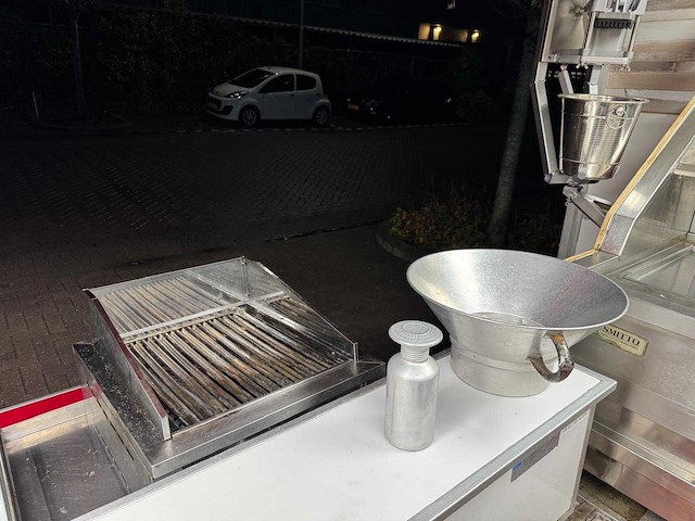 De vries 2000 aanhangwagen 7 meter friet patatwagen grillwagen koelwagen rationale 4477 - afbeelding 27 van  45