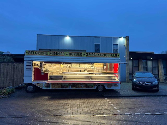 De vries 2000 aanhangwagen 7 meter friet patatwagen grillwagen koelwagen rationale 4477 - afbeelding 12 van  45