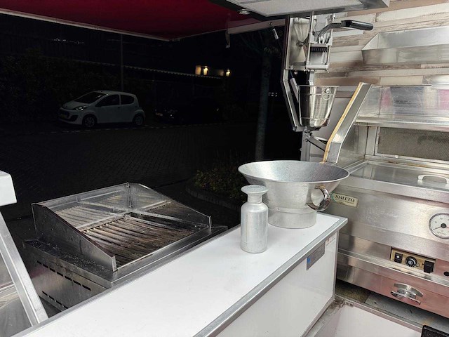 De vries 2000 aanhangwagen 7 meter friet patatwagen grillwagen koelwagen rationale 4477 - afbeelding 17 van  45