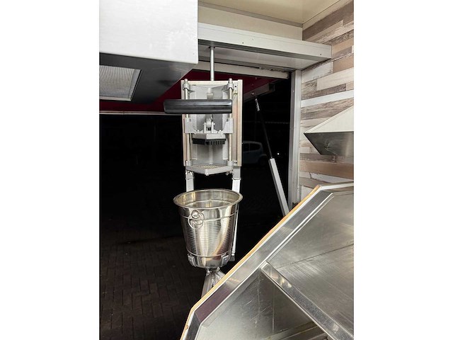 De vries 2000 aanhangwagen 7 meter friet patatwagen grillwagen koelwagen rationale 4477 - afbeelding 42 van  45
