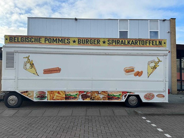 De vries 2000 aanhangwagen 7 meter friet patatwagen grillwagen koelwagen rationale 4477 - afbeelding 45 van  45