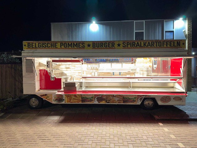 De vries 2000 aanhangwagen 7 meter friet patatwagen grillwagen koelwagen rationale 4477 - afbeelding 1 van  45