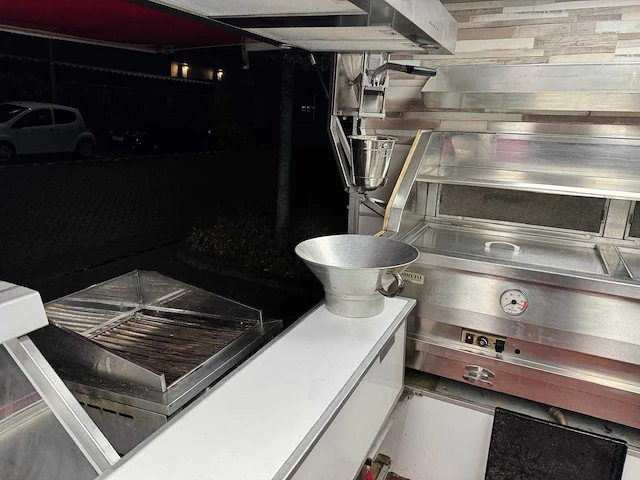 De vries 2000 aanhangwagen 7 meter friet patatwagen grillwagen koelwagen rationale 4477 - afbeelding 10 van  45