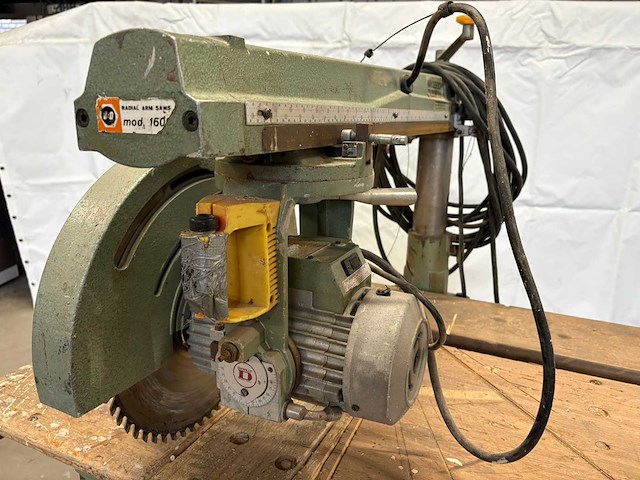 De walt - afkortzaag - afbeelding 9 van  10