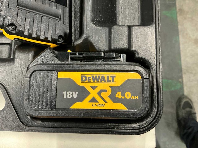 De walt accu's en laders (3x) - afbeelding 2 van  6