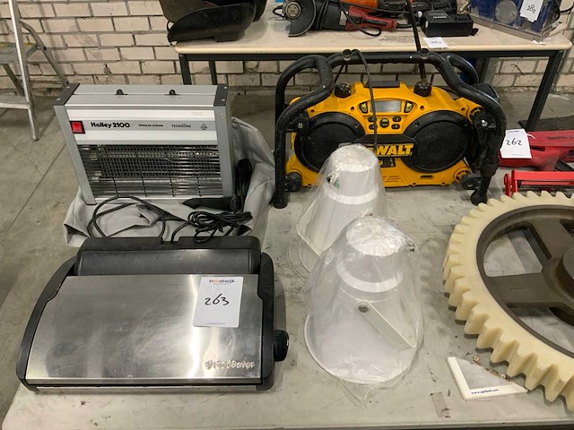 De walt bouwradio en diversen - afbeelding 1 van  4