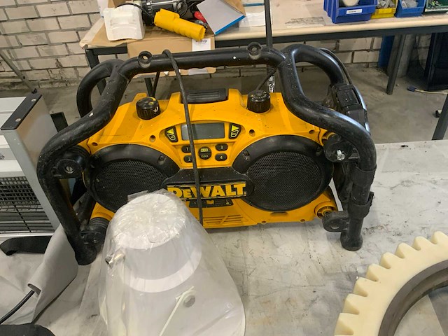 De walt bouwradio en diversen - afbeelding 2 van  4