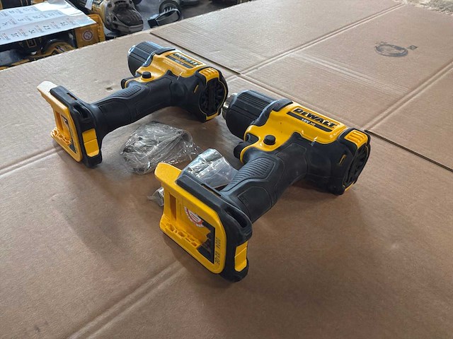 De walt dce530 accu heteluchtpistool (2x) - afbeelding 1 van  4