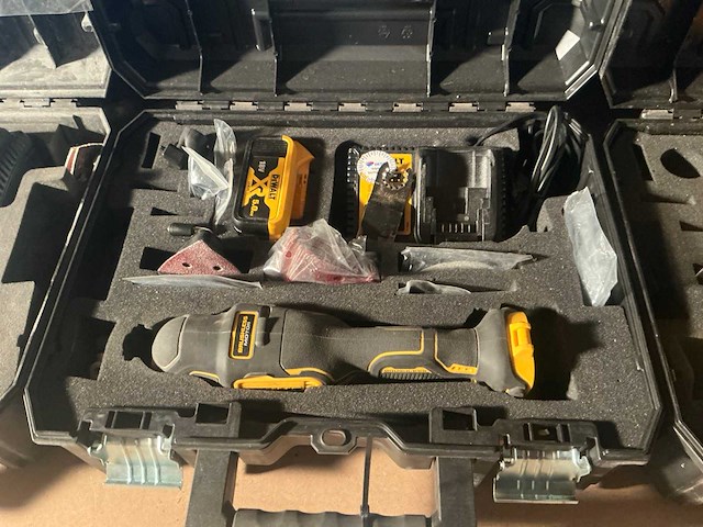 De walt dcs356 accu multi-tool - afbeelding 2 van  3