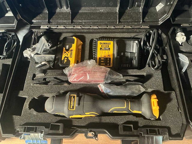 De walt dcs356 accu multi-tool - afbeelding 2 van  3