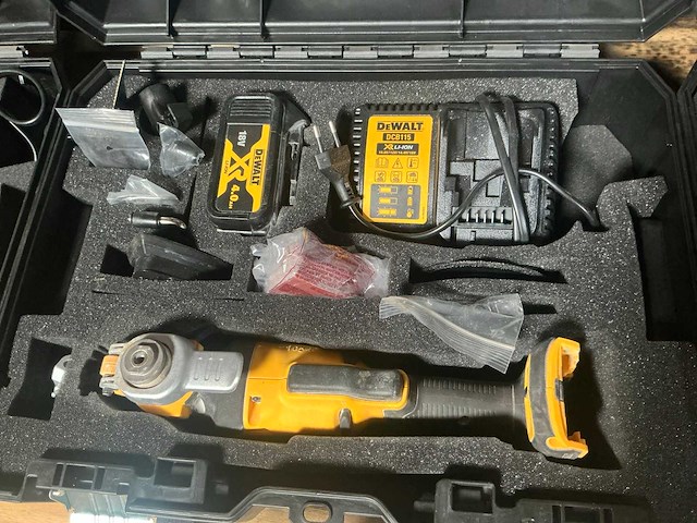 De walt dcs356 accu multi-tool - afbeelding 2 van  3