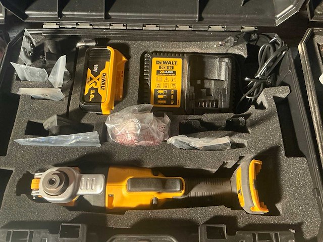 De walt dcs356 accu multi-tool - afbeelding 2 van  3