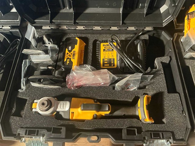De walt dcs356 accu multi-tool - afbeelding 2 van  3