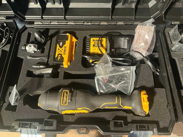 De walt dcs356 accu multi-tool - afbeelding 2 van  3