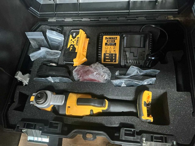 De walt dcs356 accu multi-tool - afbeelding 2 van  3