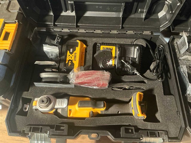 De walt dcs356 accu multi-tool - afbeelding 2 van  3
