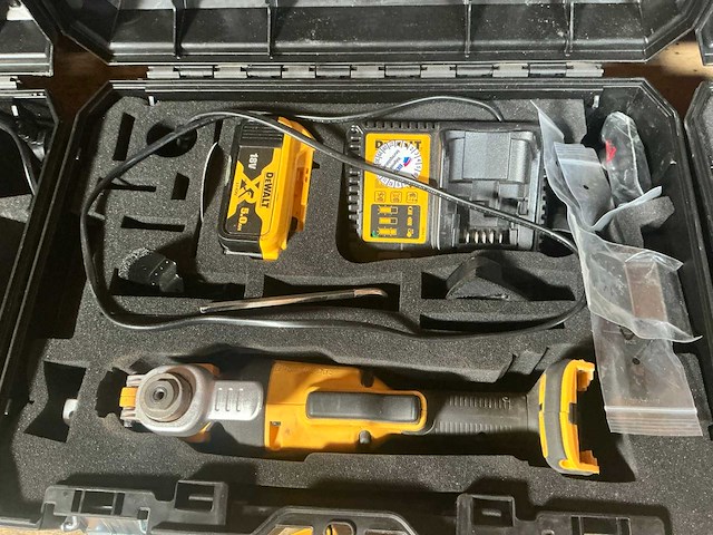 De walt dcs356 accu multi-tool - afbeelding 1 van  2
