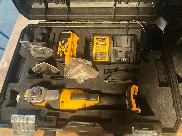 De walt dcs356 accu multi-tool - afbeelding 2 van  3