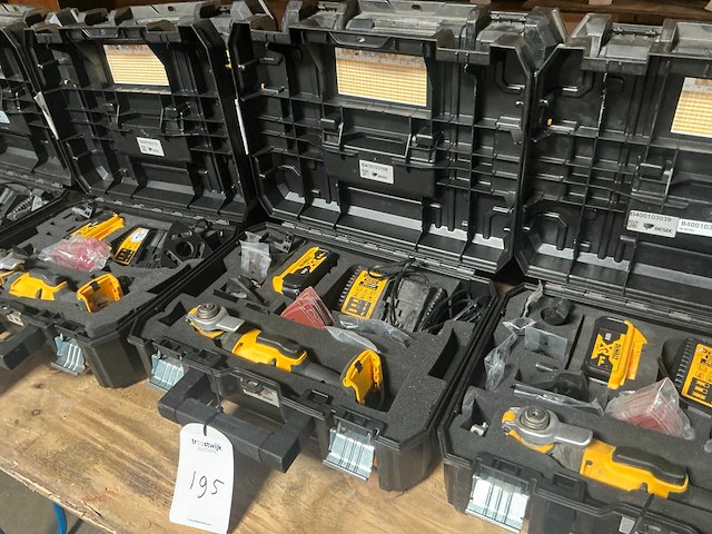 De walt dcs356 accu multi-tool - afbeelding 1 van  3