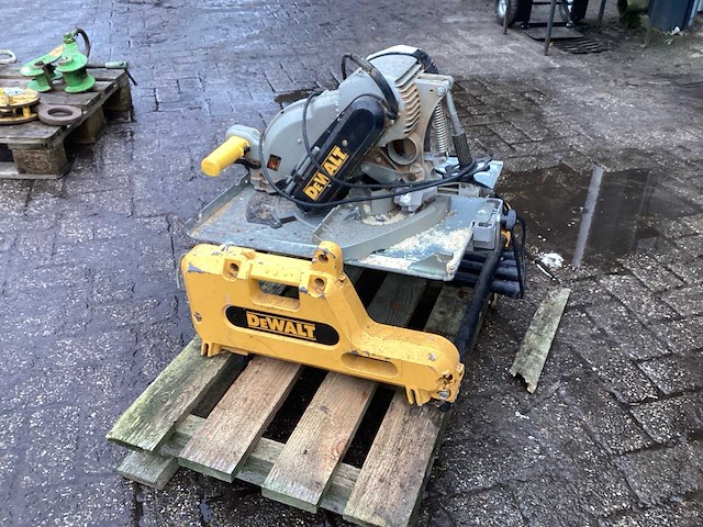 De walt dw 743 n afkort cirkelzaagmachine - afbeelding 5 van  8