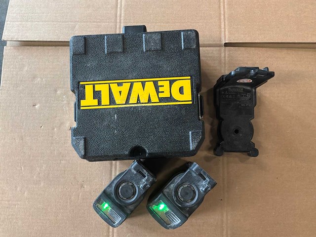 De walt dw088cg bouwlaser met statief (2x) - afbeelding 1 van  9