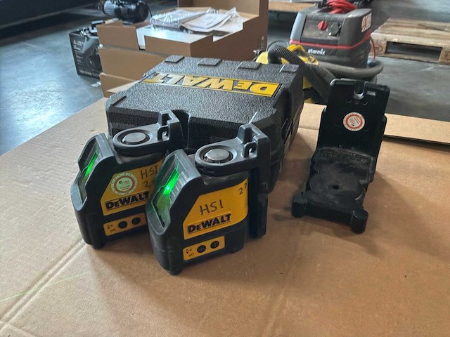 De walt dw088cg bouwlaser met statief (2x) - afbeelding 2 van  9