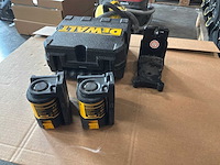 De walt dw088cg bouwlaser met statief (2x) - afbeelding 4 van  9