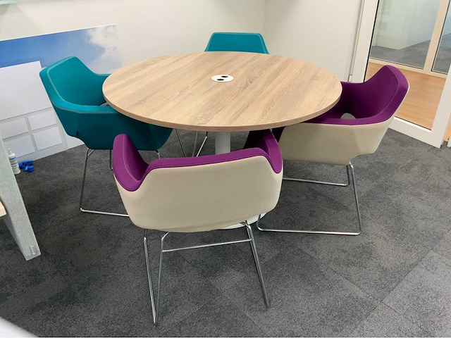 Deberenn vergadertafel met 4 deberenn nano vergaderstoelen - afbeelding 2 van  9