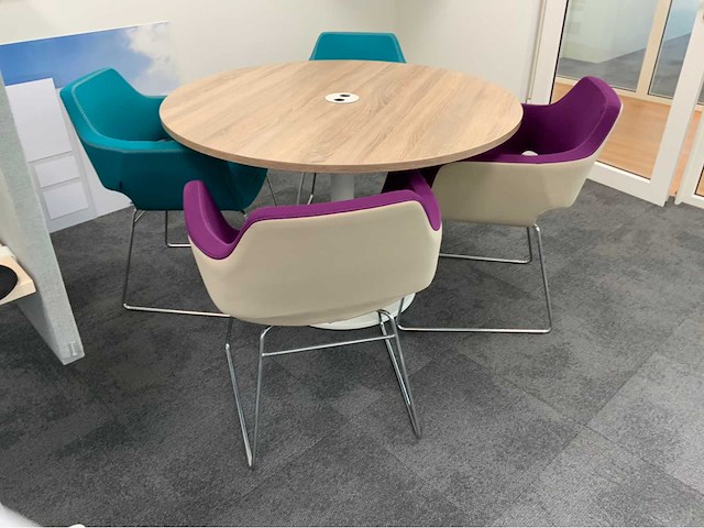 Deberenn vergadertafel met 4 deberenn nano vergaderstoelen - afbeelding 3 van  9
