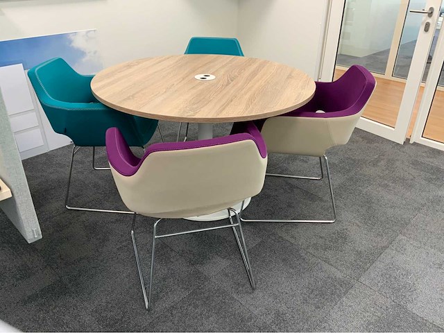 Deberenn vergadertafel met 4 deberenn nano vergaderstoelen - afbeelding 4 van  9