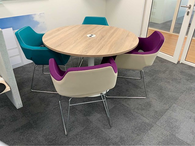 Deberenn vergadertafel met 4 deberenn nano vergaderstoelen - afbeelding 6 van  9