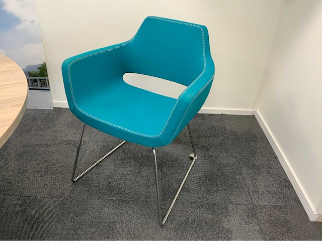 Deberenn vergadertafel met 4 deberenn nano vergaderstoelen - afbeelding 9 van  9